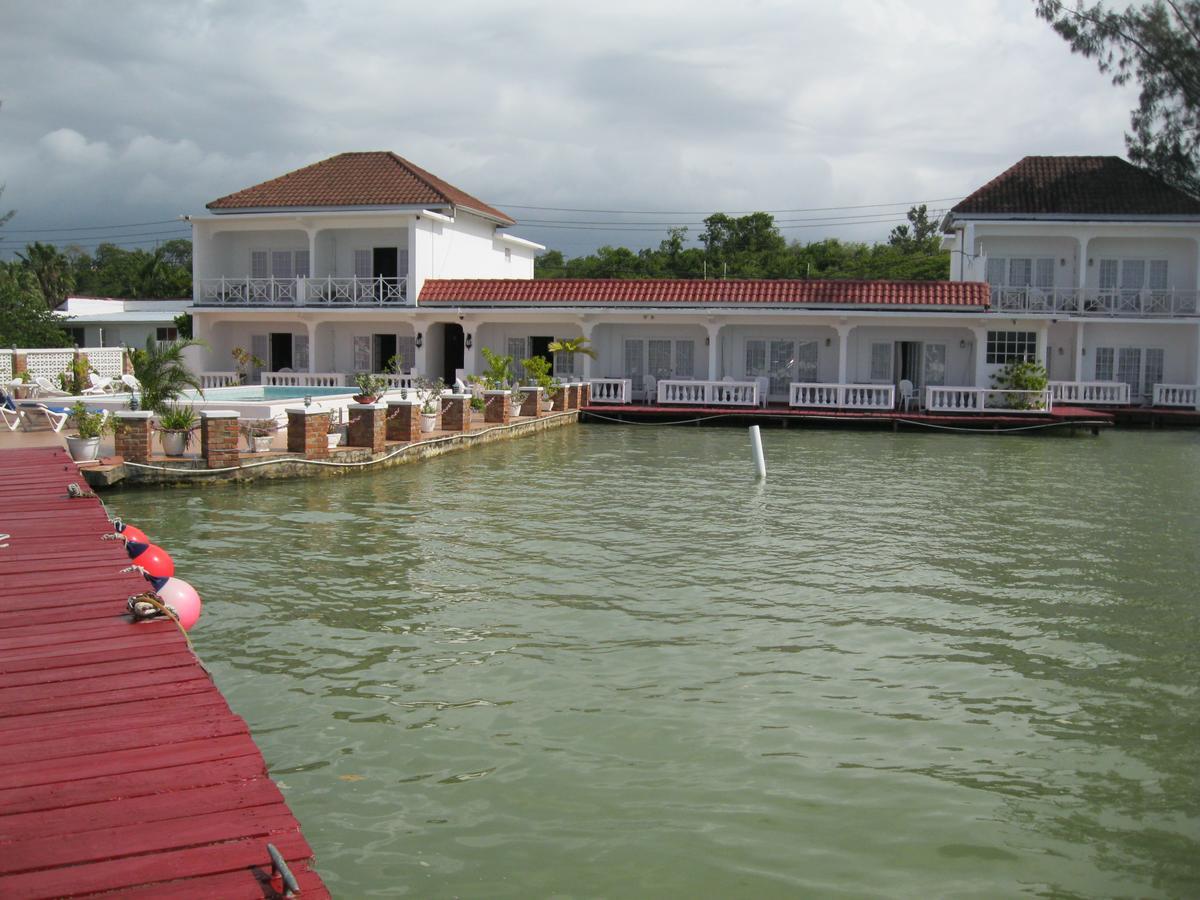 Fisherman'S Inn Hotel Florence Hall 외부 사진